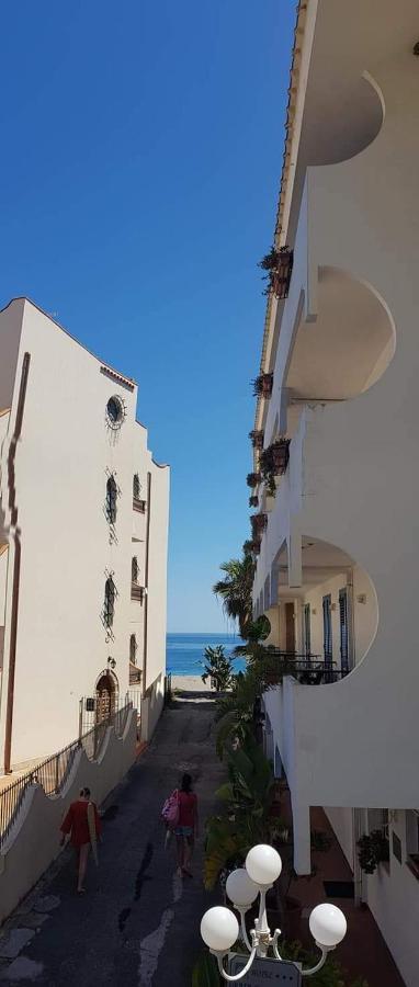 Appartamento I Puritani On The Beach Giardini Naxos Exterior foto