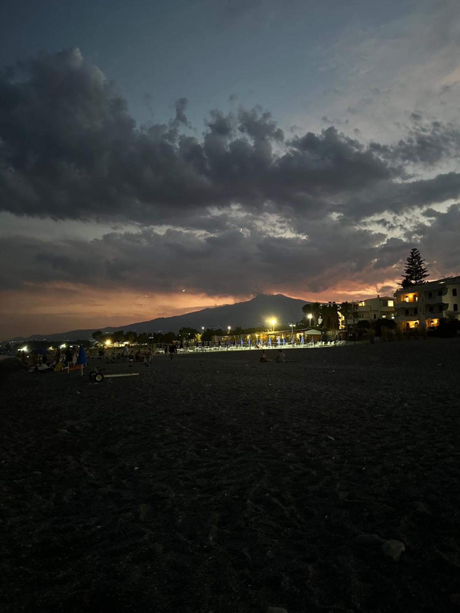 Appartamento I Puritani On The Beach Giardini Naxos Exterior foto