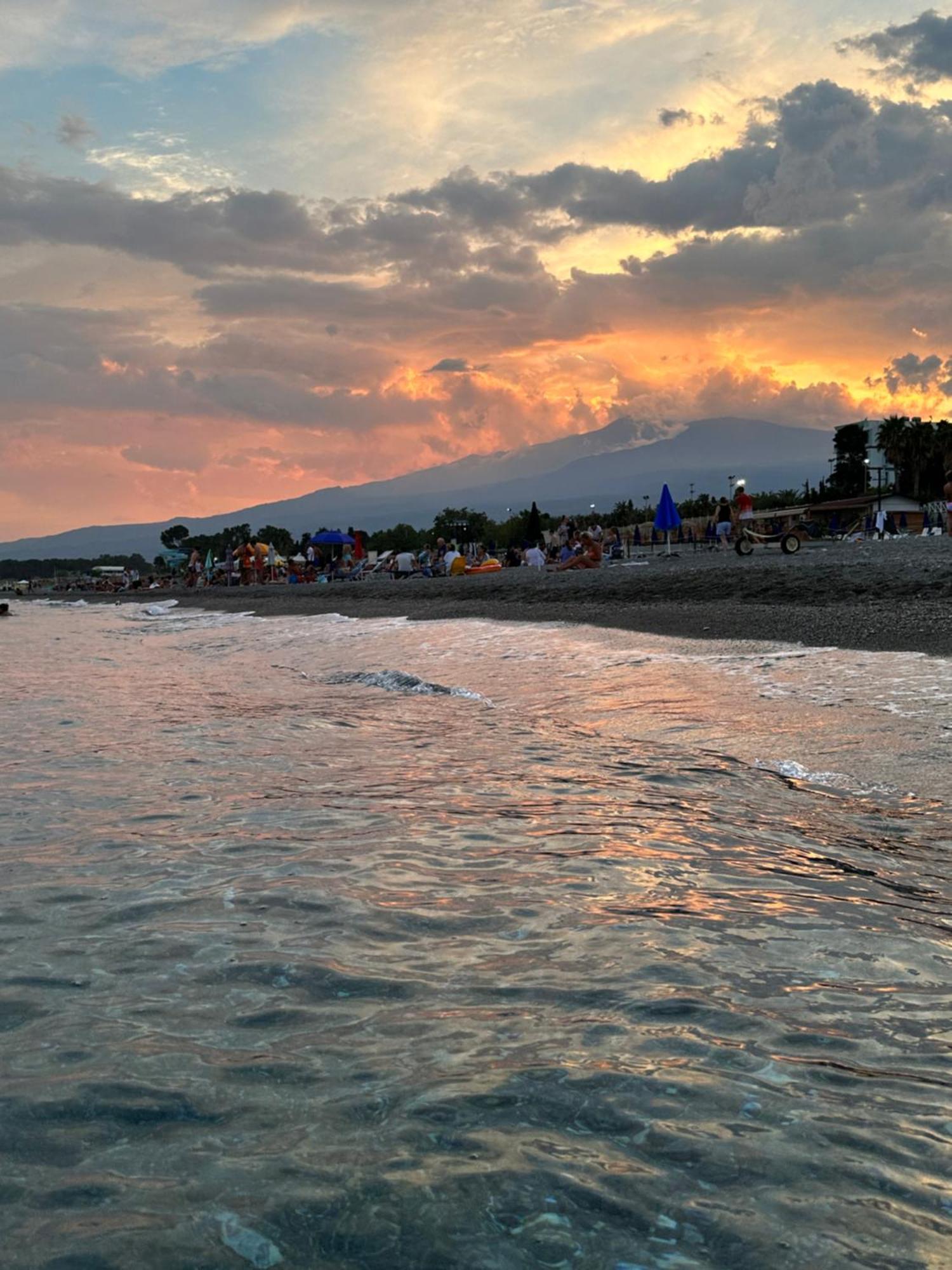 Appartamento I Puritani On The Beach Giardini Naxos Exterior foto