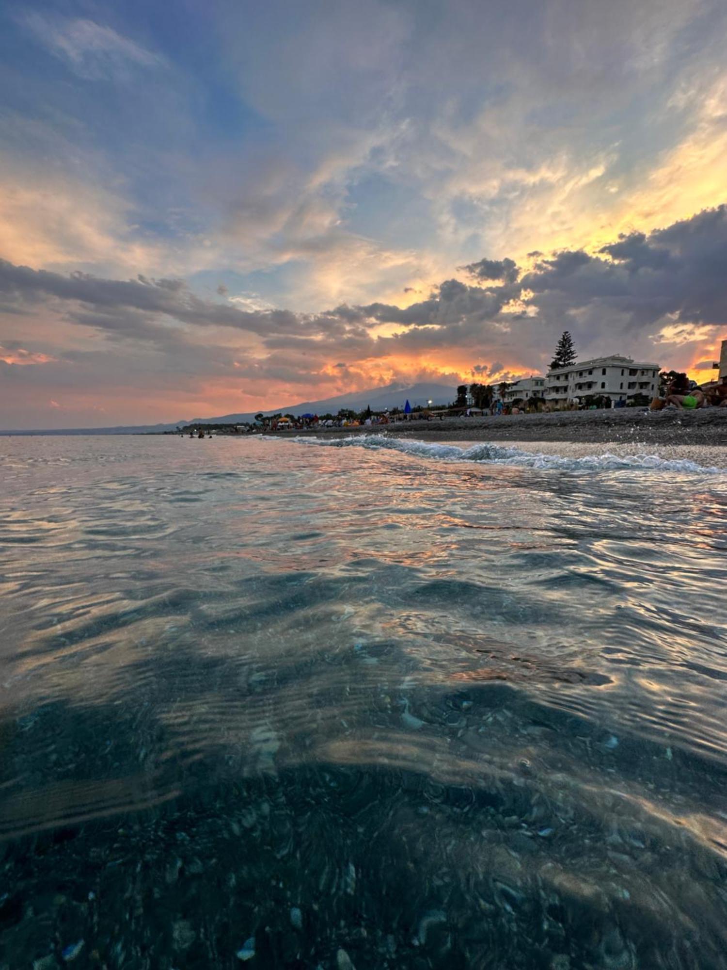Appartamento I Puritani On The Beach Giardini Naxos Exterior foto