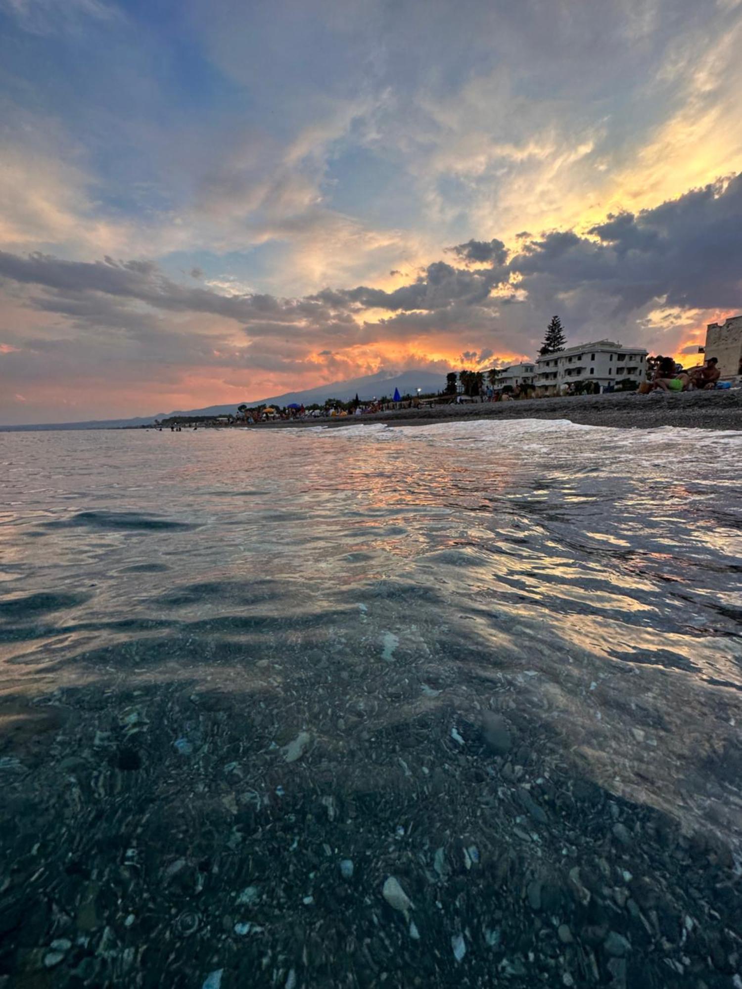 Appartamento I Puritani On The Beach Giardini Naxos Exterior foto