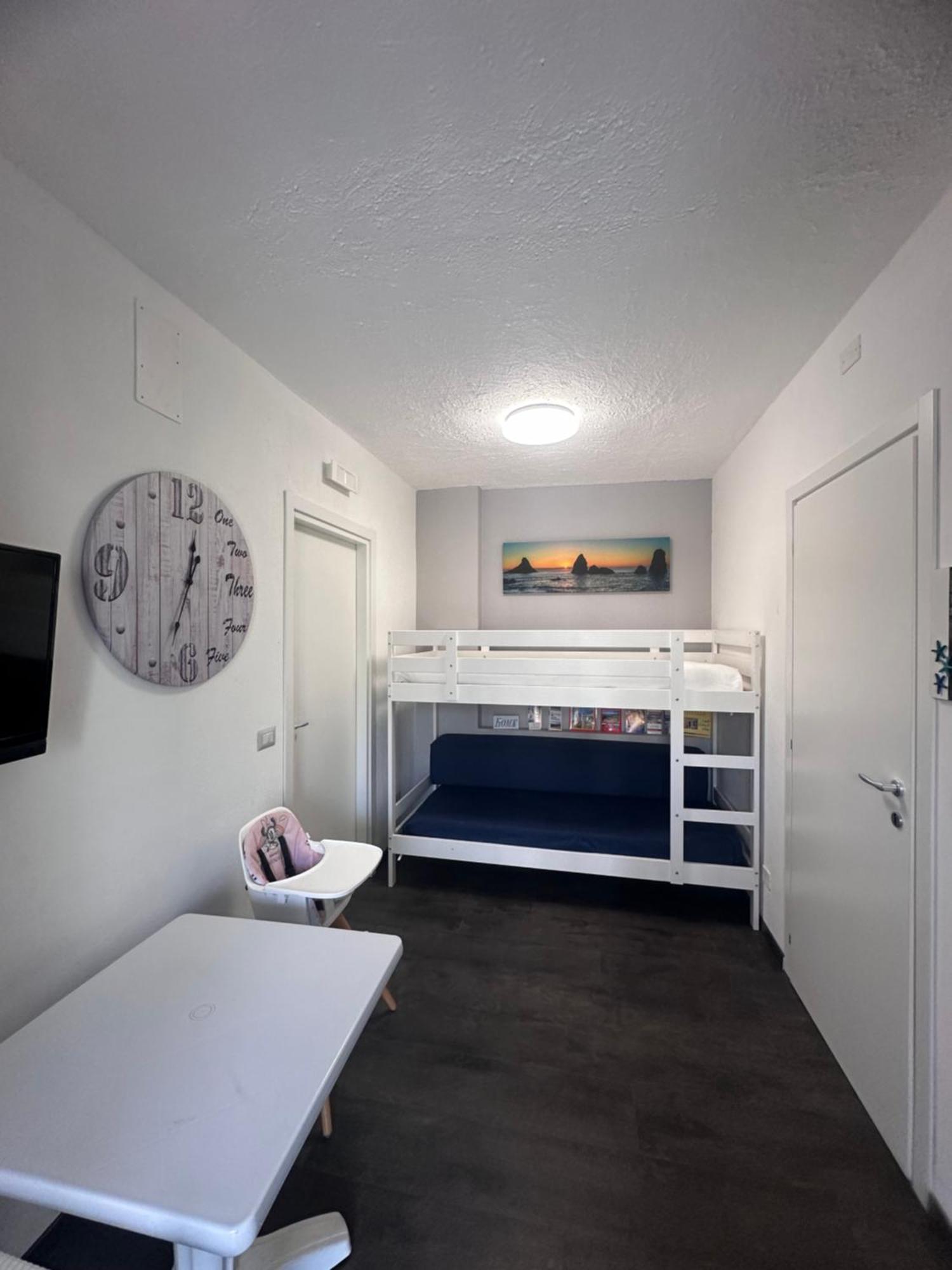 Appartamento I Puritani On The Beach Giardini Naxos Exterior foto
