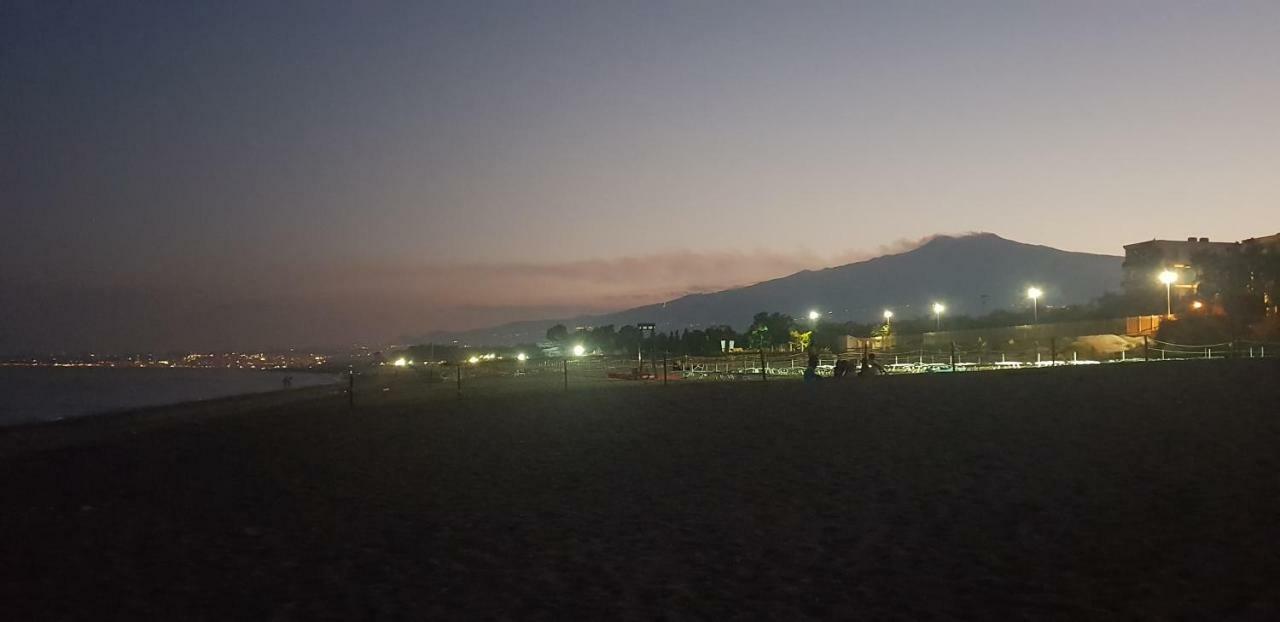 Appartamento I Puritani On The Beach Giardini Naxos Exterior foto