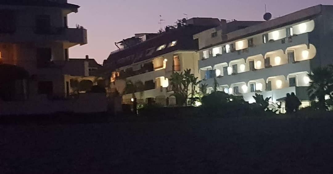 Appartamento I Puritani On The Beach Giardini Naxos Exterior foto