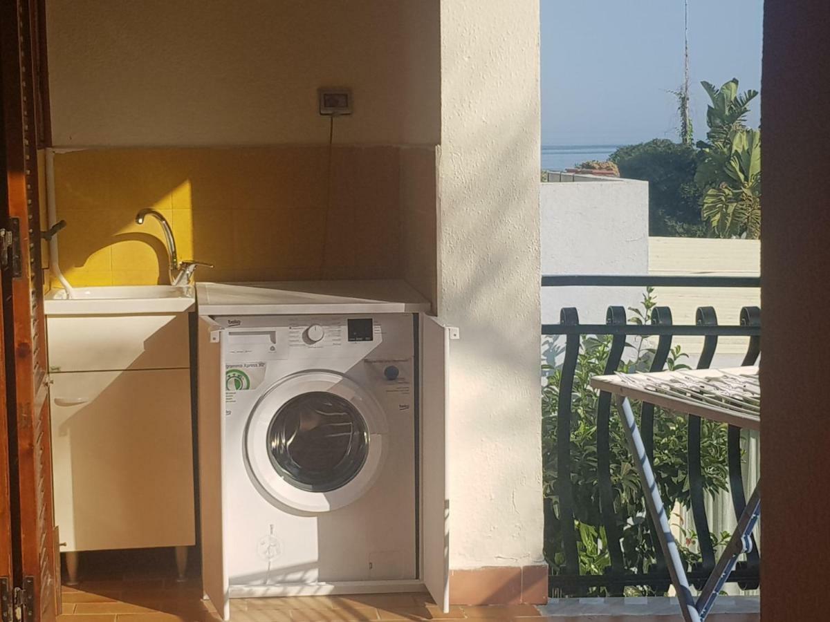 Appartamento I Puritani On The Beach Giardini Naxos Exterior foto